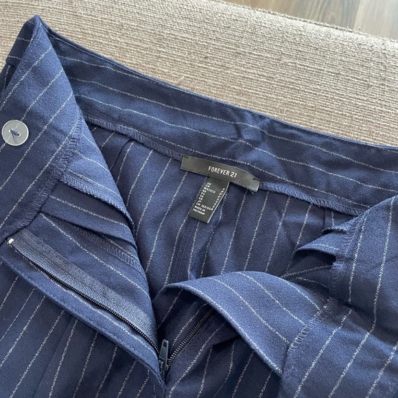 Brand New! Forever 21 Women's White and Navy Striped Trouser Pants. - Picture 3 of 4